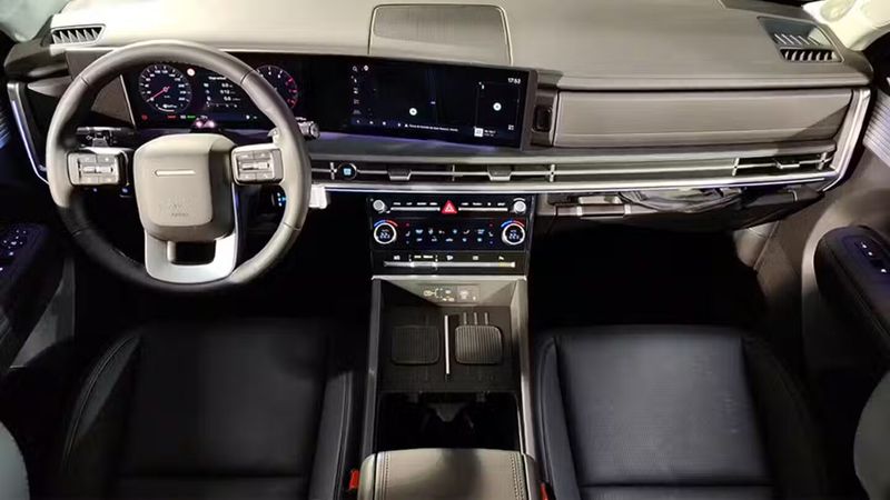 Hyundai Santa Cruz • 2024 • 6,378 km 5