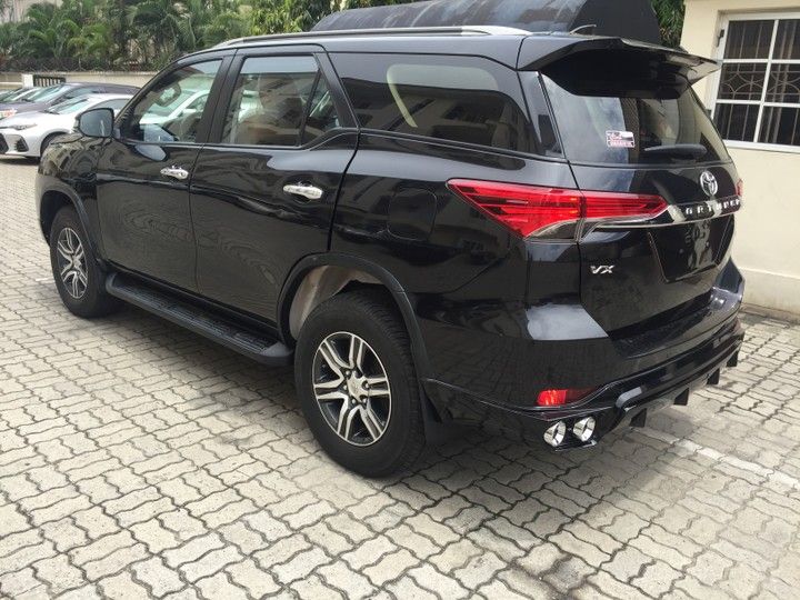Toyota Fortuner • 2019 • 34 km 2