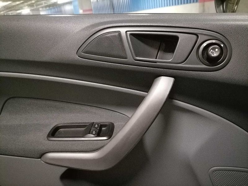 Ford Fiesta • 2010 • 98,000 km 9
