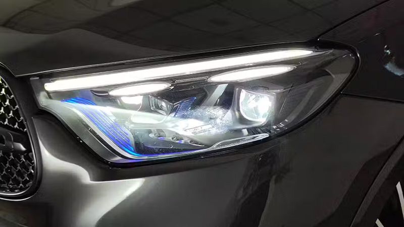 Mercedes-Benz GLC • 2022 • 27,299 km 11