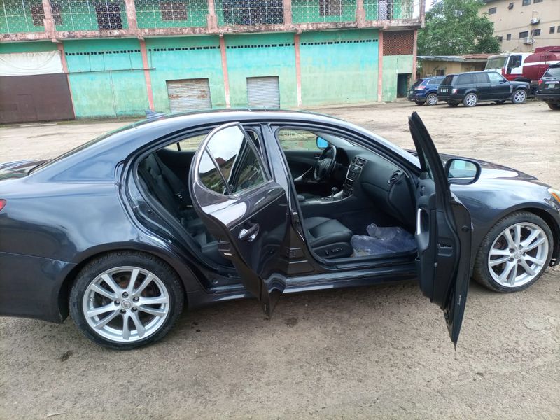 Lexus IS • 2008 • 157,162 km 5