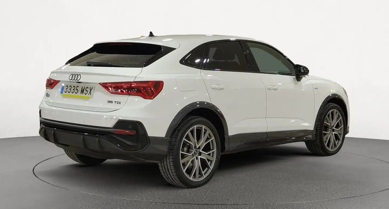 Audi Q3 • 2024 • 18,611 km 4