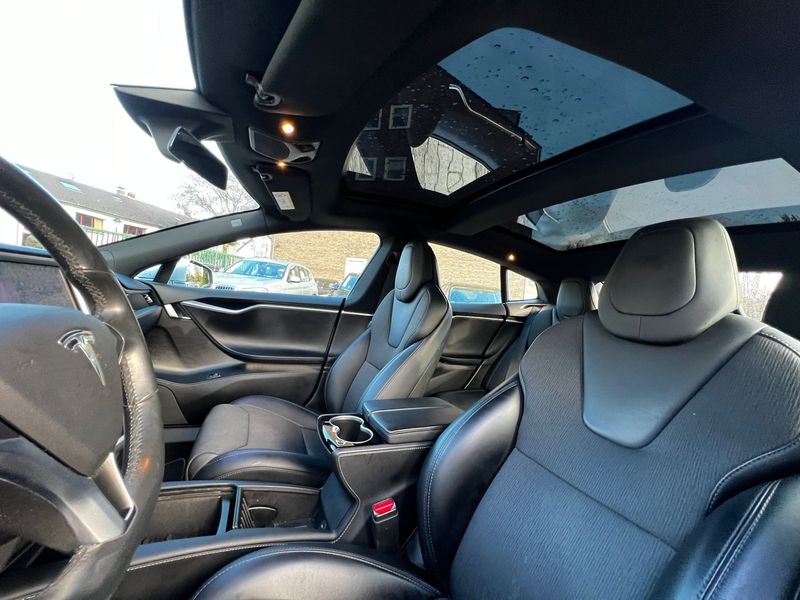 Tesla Model S • 2018 • 90,000 km 8