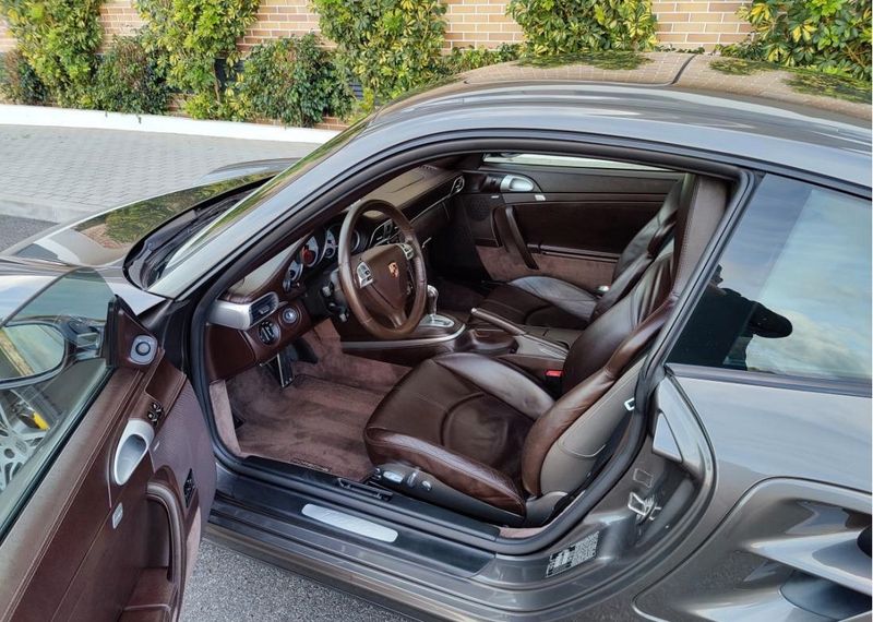 Porsche 911 Turbo • 2009 • 30,000 km 2