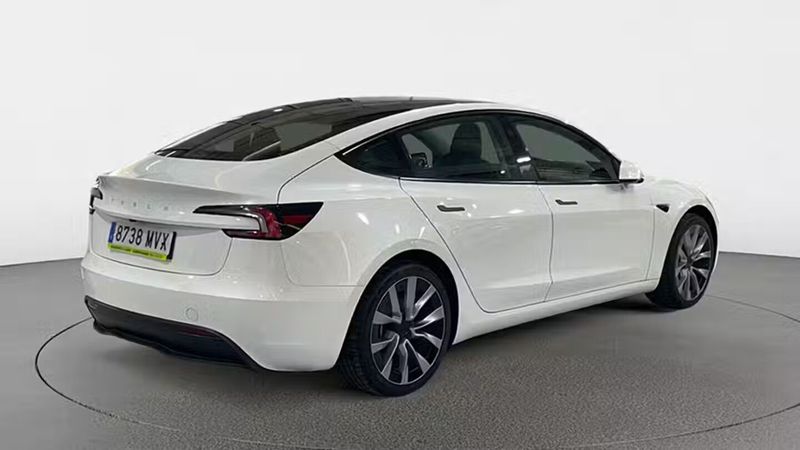Tesla Model 3 • 2024 • 2,750 km 5