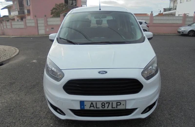 Ford Transit Courier • 2015 • 164,000 km 1