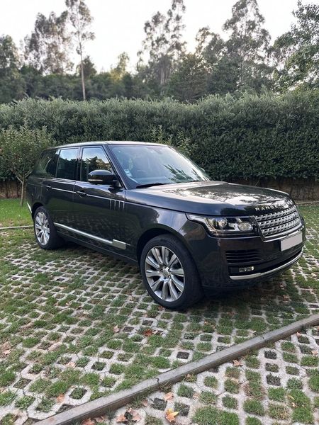 Land Rover Range Rover • 2014 • 180,000 km 1