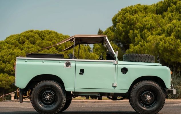 Land Rover 109 • 1981 • 161,000 km 1