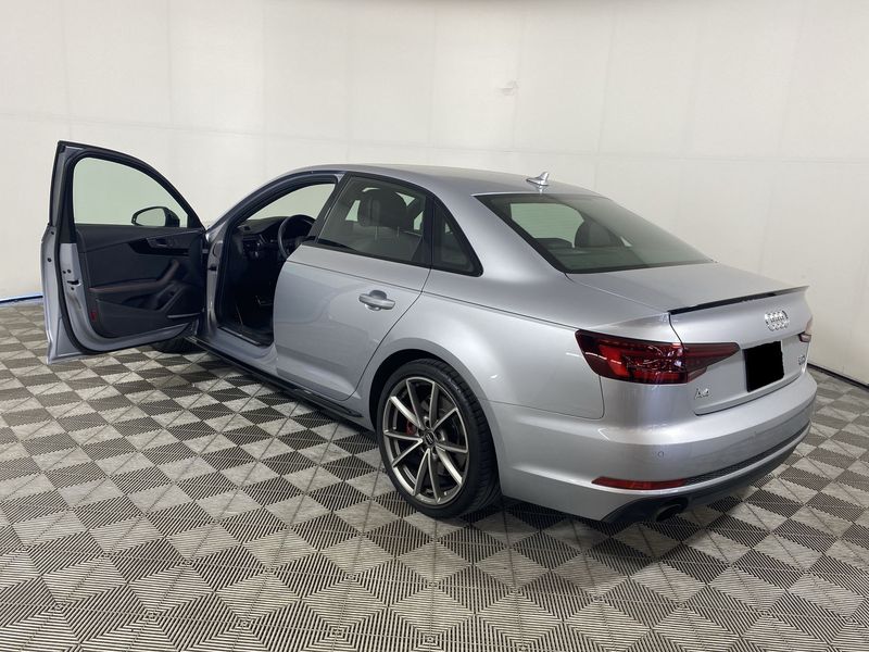 Audi A4 • 2018 • 32,033 km 7