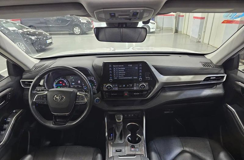 Toyota Highlander • 2021 • 64,406 km 6