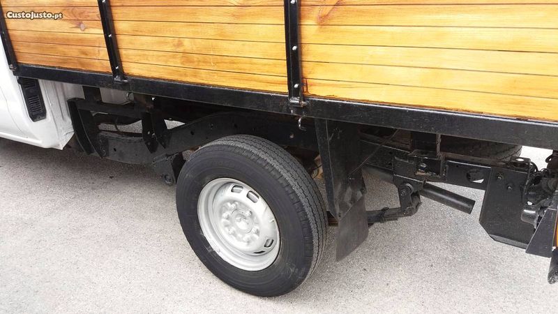 Nissan Pickup • 2000 • 200,000 km 3