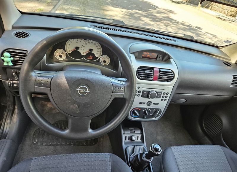 Opel Corsa • 2004 • 225,000 km 2