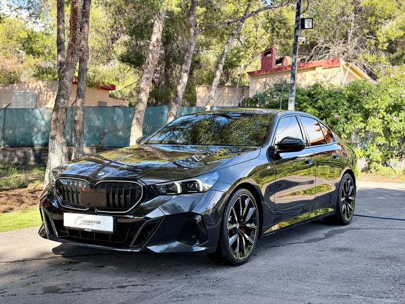 BMW 5 Series • 2023 • 32,500 km 1