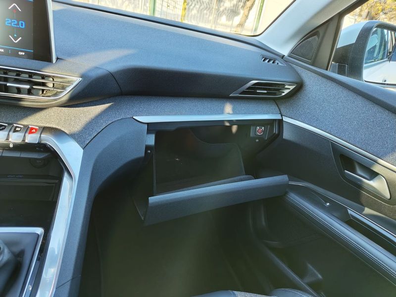 Peugeot 3008 • 2018 • 82,029 km 4