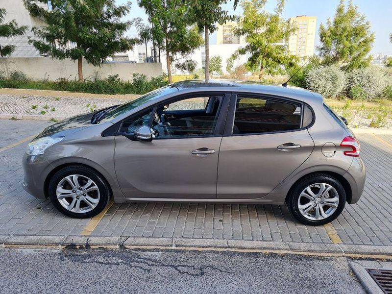 Peugeot 207 • 2013 • 131,000 km 3