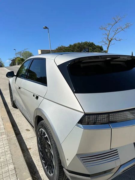 Hyundai Ioniq Electric • 2022 • 42,200 km 18