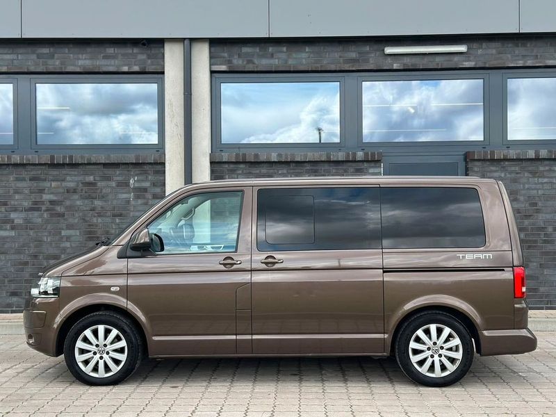 Volkswagen T5 • 2010 • 235,000 km 9