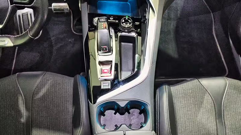 Peugeot 5008 • 2018 • 55,398 km 5