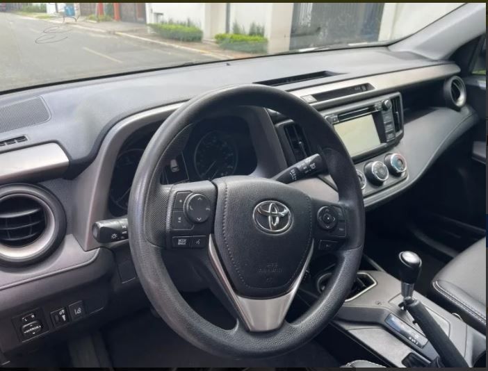 Toyota RAV4 • 2017 • 99,000 km 8