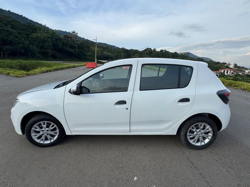 Renault Sandero • 2023 • 60,000 km 2