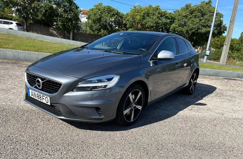 Volvo V40 • 2017 • 110,000 km 1