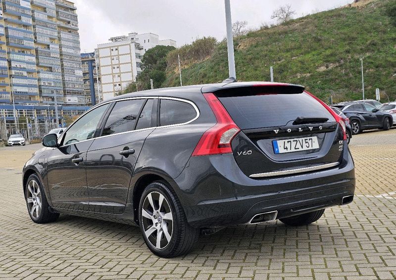 Volvo V60 • 2014 • 250,000 km 6