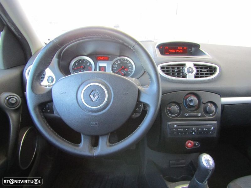 Renault Clio • 2010 • 140,000 km 2