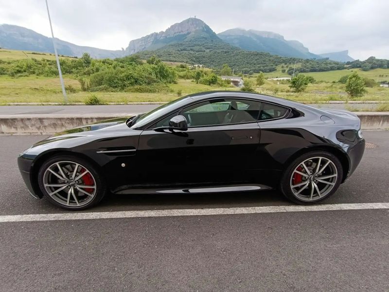Aston Martin V8 Vantage • 2017 • 12,000 km 2
