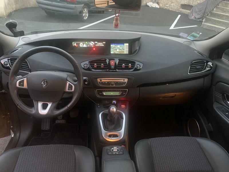 Renault Scénic • 2012 • 163,000 km 6
