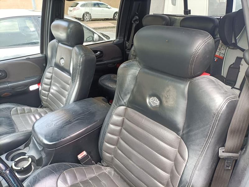 Ford F-150 • 2003 • 92,000 km 9