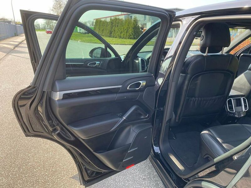 Porsche Cayenne • 2017 • 70,000 km 3