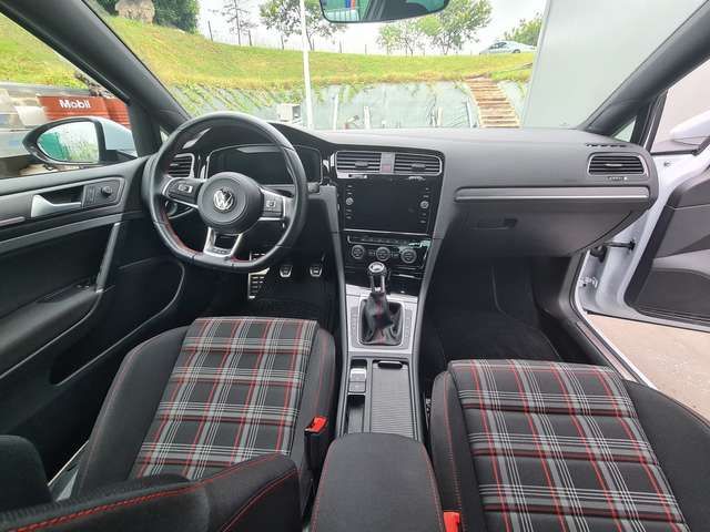 Volkswagen Golf • 2018 • 78,000 km 10