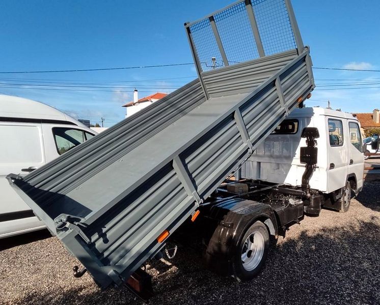 Mitsubishi Fuso canter • 2007 • 189,999 km 4