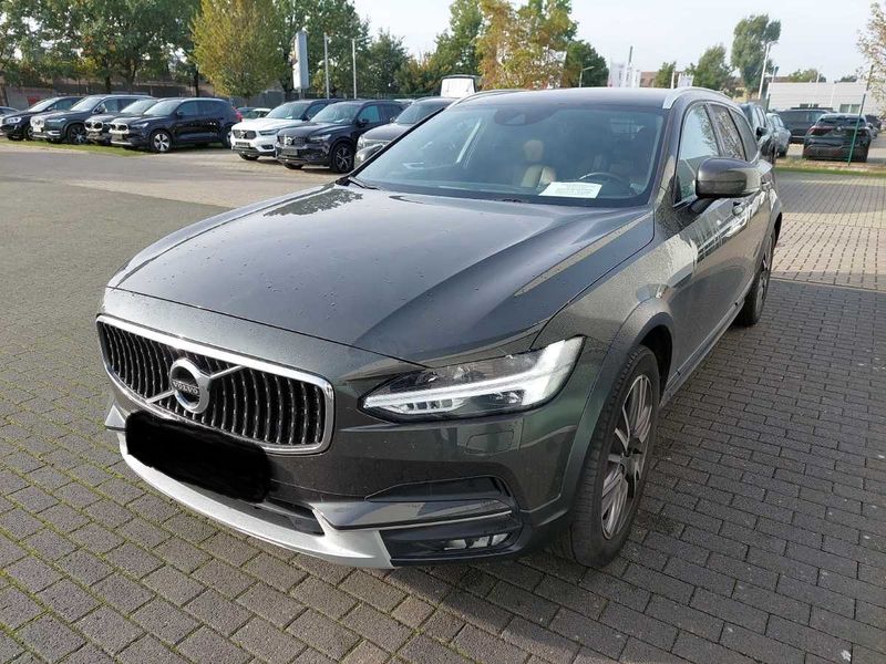 Volvo V90 • 2020 • 50,000 km 1