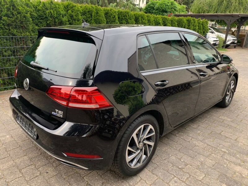 Volkswagen Golf • 2017 • 39,000 km 4