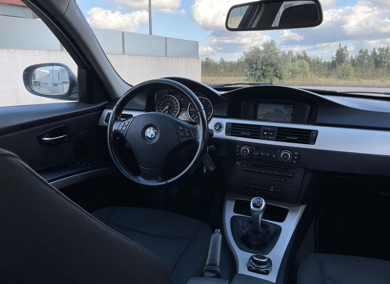 BMW 3 Series • 2010 • 270,000 km 2
