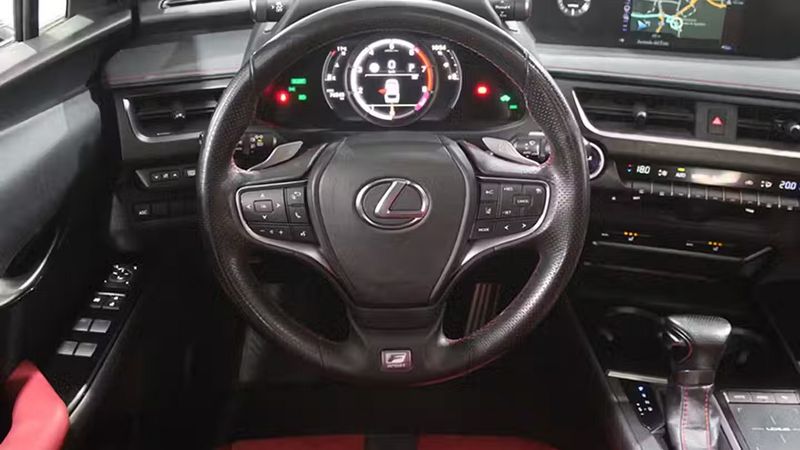 Lexus UX • 2020 • 76,543 km 4