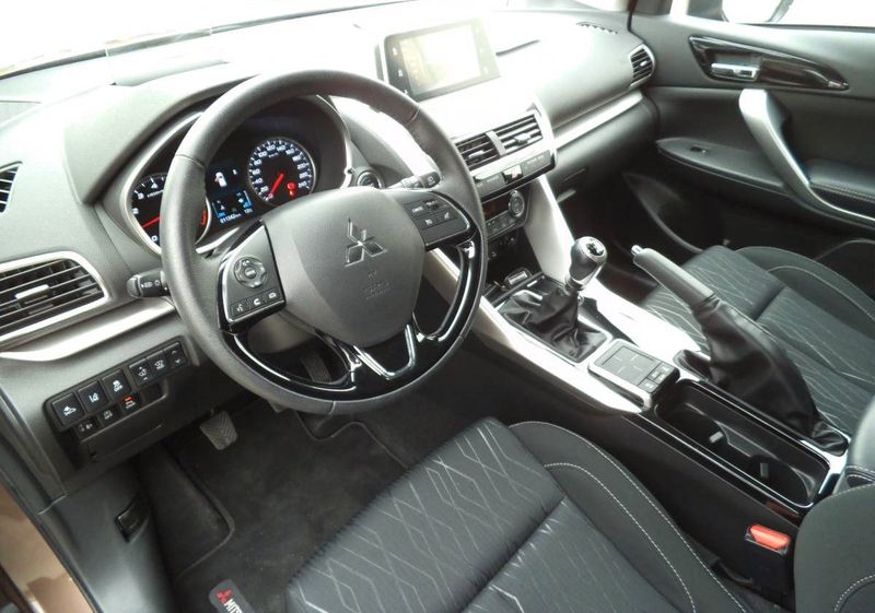 Mitsubishi Eclipse Cross • 2017 • 10,000 km 7