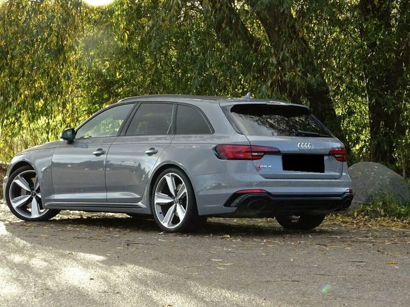 Audi RS 4 • 2018 • 41,000 km 4