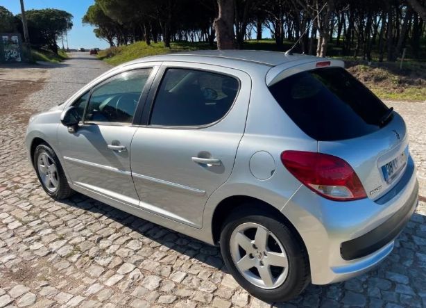 Peugeot 207 • 2011 • 164,633 km 2