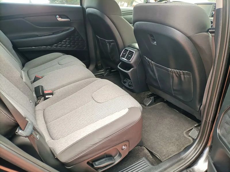 Hyundai Santa Fe • 2020 • 18,400 km 4