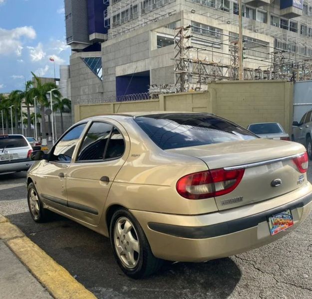 Renault Mégane • 2002 • 300,000 km 3