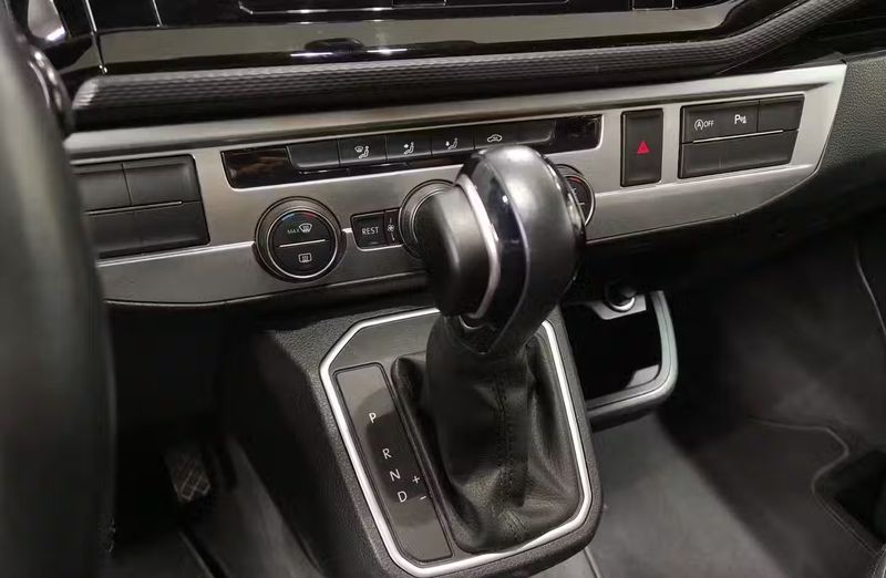 Volkswagen Multivan • 2021 • 74,713 km 5