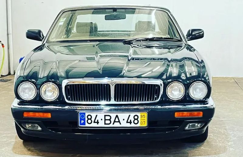 Jaguar Sovereign • 1995 • 202,321 km 1