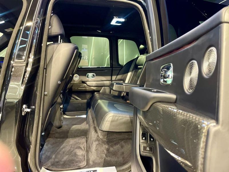 Rolls-Royce Cullinan • 2021 • 48,600 km 8