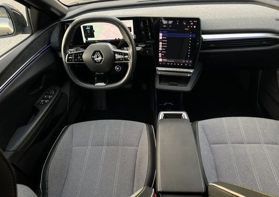 Renault Mégane • 2023 • 16,000 km 12