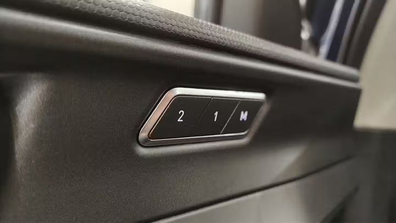 Kia Niro • 2023 • 56,234 km 11