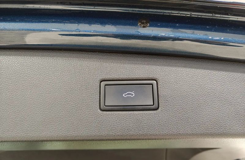 Volkswagen Tiguan • 2023 • 48,591 km 13