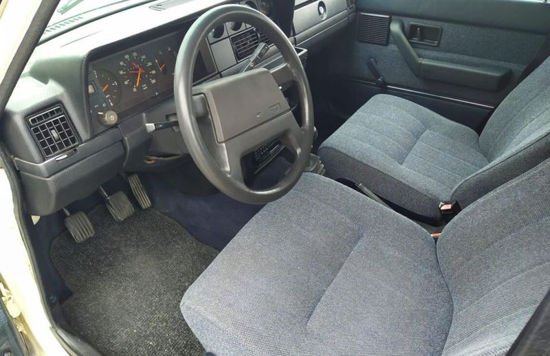 Volvo 240 • 1988 • 300,000 km 4