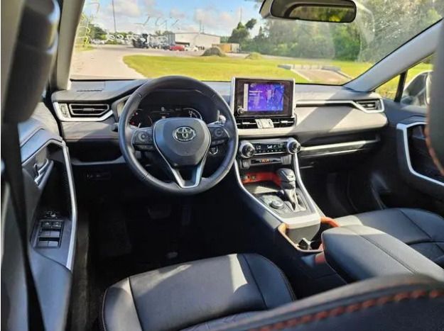 Toyota RAV4 • 2024 • 31,000 km 2